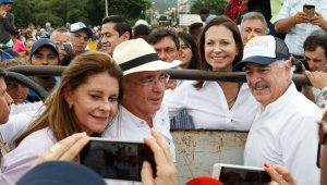 El encuentro se cumplió en la línea que divide a Colombia y Venezuela, en medio de los centenares de transeúntes. Mario Franco