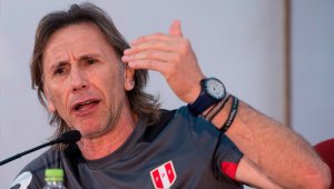 Ricardo Gareca mostró un tono enérgico en su declaración de solidaridad con Paolo Guerrero. AFP