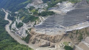 En  cada  turno hay tres profesionales especializados que están revisando la información. Colprensa
