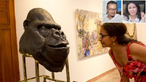 Las obras del Salón del Agua pueden apreciarse en la Torre del Reloj. Ricardo Arcos-Palma, docente, filósofo y crítico de arte; y Catalina Rojas, artista, museóloga y curadora independiente, hablaron sobre el crecimiento cultural. Cortesía y Alfredo Estévez