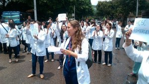 Por la crisis política y económica que atraviesa Venezuela, 22.000 médicos emigraron, equivalente al 33% de los que había en el país en 2014. Archivo