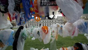 Se usan 3.400 millones de bolsas plásticas al año. AFP