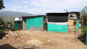 Así como hay invasores expertos en lucrarse por ello, también hay quienes revictimizan a los necesitados, según denuncia de un concejal. Archivo