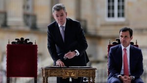 Juan Manuel Santos firmando la Ley 1917. Colprensa
