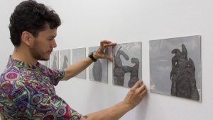 Freddy Saúl Serrano, artista bumangués encargado de dar apertura al Salón Regional de Artistas 2018, en el Museo Centenario Norte de Santander. La exposición ‘Lacunario / Contraexpediciones’, se inaugura hoy a las 7 de la noche. Luis Alfredo Estévez