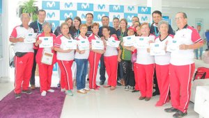 Adultos mayores pertenecientes al programa de jubilados de Comfanorte. telefónica