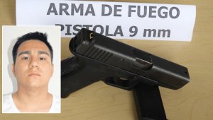 La policía le incautó una pistola marca Glock, calibre 9 milímetros. Policía Nacional
