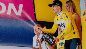 Kwiatkowski, campeón del mundo en 2014, se mostró el más fuerte en la empinada llegada final. Tomada de Twitter @kwiato