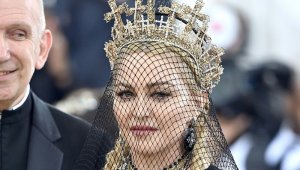 La cantante mujer más vendida de todos los tiempos no es la primera que se mantiene activa en la tercera edad. AFP