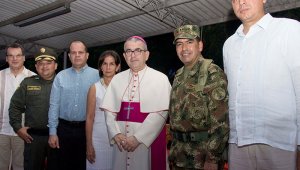 Mauricio Franco, secretario de seguridad ciudadana, coronel Javier Barrera, Javier Zambrano, la procuradora provincial Margarita Eslava; el obispo  de Cúcuta, monseñor Víctor M. Ochoa Cadavid; coronel Antonio M. Beltrán y Luis Fernando Niño. 
 Alfredo Estévez / La Opinión