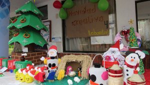 Muestras navideñas reciclables se exhibieron en la oficina de atención al usuario del hospital San Juan de Dios.
 Cortesía