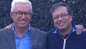 Los senadores Jorge Robledo y Gustavo Petro, aparecen muy sonrientes luego de limar asperezas. Especial
