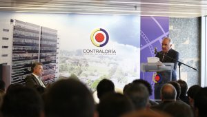 Edgardo Maya Villazón es el actual titular de la Contraloría General de la República, y en medio del proceso para elegir a su sucesor se le recuerda por la contundente advertencia de que poner a “un corrupto a manejar la Contraloría” es como “nombrar de director de un jardín infantil a un violador”.  Colprensa