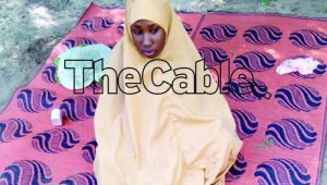En una grabación enviada a los medios locales el lunes en la noche, la adolescente suplica por su liberación al gobierno del presidente Muhammadu Buhari. Thecable.ng