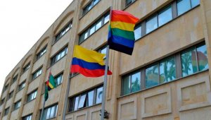 Es señalado por las autoridades de integrar una organización delincuencial dedicada a cobrar dinero a miembros de la comunidad LGTBI para poder ejercer el trabajo sexual en Buga.  Colprensa
