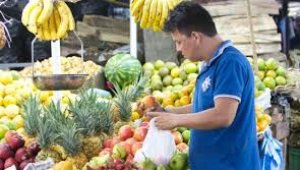 Los grupos que más cayeron fueron comunicaciones (-0,21%) y alimentos (-0,10). Archivo