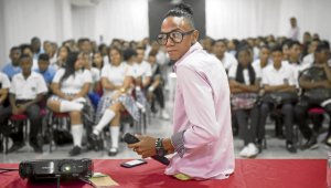 Alfonso Mendoza da conferencias sobre superación personal a jóvenes barranquilleros. AFP