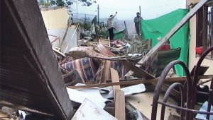 El cilindro bomba lanzado contra la estación policial de San Calixto cayó sobre la casa de la familia Machado cuando sus integrantes dormían; la vivienda fue destruida y sus ocupantes murieron (javier sarabia 3-19-2011) La Opinión