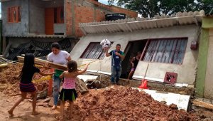 La Alcaldía ordenó la reubicación inmediata de las cuatro familias que habitaban las casas afectadas. Juan Pablo Cohen
