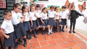 Los estudiantes de preescolar del instituto técnico La Garita, organizador del foro, recibieron a los asistentes con exposiciones sobre las investigaciones que han hecho de la fauna que hay en el bosque seco tropical. César Obando / La Opinión
