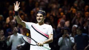 Roger Federer buscará a partir de mañana su título número 100 como tenista profesional. Archivo