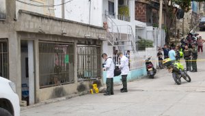 Braulio Augusto Sánchez Acosta fue atacado a balazos en el porche de su casa, en la avenida 20 con calle 8 del barrio San Miguel. Las autoridades avanzan en las pesquisas para esclarecer lo sucedido. Alfredo Estévez