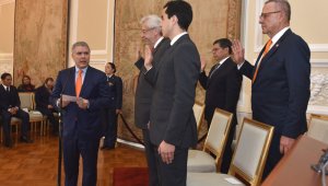Acto de juramentación de los cinco embajadores. Colprensa