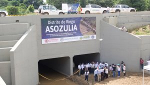 El Ministro De Agricultura, Andrés Valencia, hizo entrega de la obra. Alfredo Estévez / La Opinión
