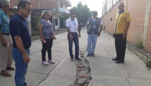 El gerente de EIS, Francisco Cortés y el secretario de Infraestructura de Cúcuta, Yonny Contreras, inspeccionaron el hundimiento de la calle 16AN y exigieron de Aguas Kpital una solución inmediata. Alfredo Estévez
