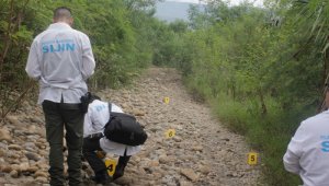 Los desconocidos desenfundaron sus armas e iniciaron una balacera que terminó 10 minutos después con un policía herido en una de sus rodillas. Cristian Herrera