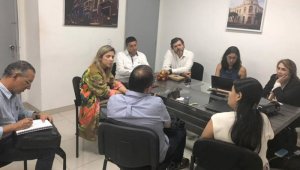 Carlos Eduardo Botero, presidente de Inexmoda, se reunió esta semana con funcionarios de la Gobernación donde presentó la propuesta para capacitar a empresarios de Norte de Santander. Cortesía