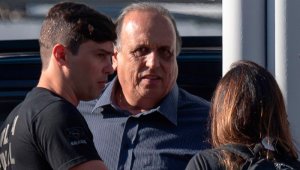 Pezao habría recibido de empresas y proveedores contratados por el gobierno de Rio de Janeiro una mensualidad de 150.000 reales (unos 40.000 dólares al cambio actual), además de un bono por 1 millón de reales (unos 263.000 dólares). AFP