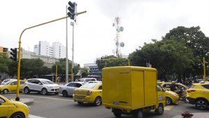 Aún quedan faltando 116 intersecciones semafóricas en toda la ciudad. Alfredo Estévez / La Opinión