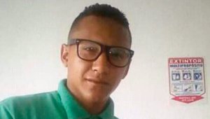 El cadáver de Kevin Armando Valero Simanca quedó sobre una cava. Cortesía