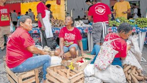 Miembros del Movimiento de Trabajadores Sin Tierra (MST) en la Feria Anual de MST, Plaza Carioca, centro de Río de Janeiro. AFP