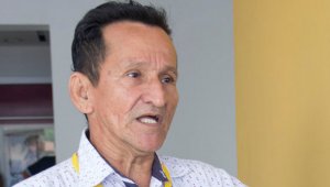 José Apolinar García (de pie), en un encuentro de ediles de Cúcuta que convocó la Alcaldía para cerrar el año. Luis Alfredo Estévez