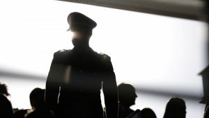 El capitán, quien fue denunciado por la mujer ante la Seccional de la Fiscalía el pasado 24 de noviembre, también tiene investigación disciplinaria en la Procuraduría General. Colprensa