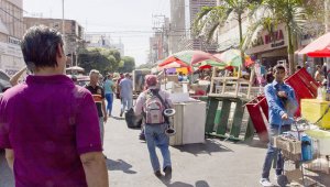 Según censo, hay 7.000 vendedores de comercio ilegal. La Opinión