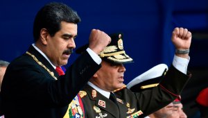 Pese al empeño por mostrar una Fuerza Armada monolítica, el ministro de Defensa, general Vladimir Pedririno, admite que el “diablo” ronda los cuarteles. AFP