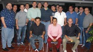 Luis Corzo Mantilla, Fabián Amorocho Pérez, Jhon Olarte, Carlos Carvajal, Alfonso Parra, Romel Mogollón Páez, Carlos Alberto Molina, Javier Ulises Yáñez, Douglas Superlano, José Darío Moros, Darwin Alexander Yudex, Gustavo Álvarez, Henry Gil, Andrés Mora y Fernando Yáñez. Sentados: Wilson Alberto Cárdenas, Yebrail Alexis Romero Arcos y Hugo Rodríguez. Cortesía