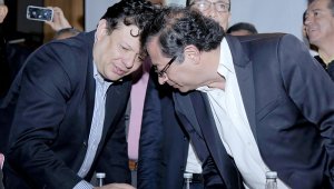 El senador Gustavo Petro, quien dirige la Colombia Humana, le pidió a Hollman Morris pensar más en su familia que en la política, en este momento. Colprensa