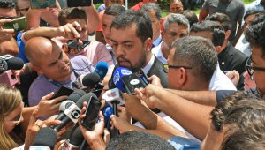 vicegobernador del estado de Río de Janeiro, Claudio Castro (C). AFP