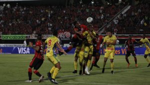 El Cúcuta dominó el partido y es primero nuevamente, con 17 puntos. Alfredo Estévez / La Opinión