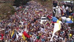 "Señor sacia el hambre de nuestro pueblo y toca el corazón de quienes deben no sólo pedir, sino también permitir el paso de la ayuda humanitaria, para que sea fuente de bienestar para nuestra gente", fue parte de la oración de monseñor Moronta. La Opinión