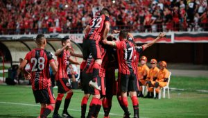 'Taganga' Castro puso el marcador 3-1 en el General Santander. Obando