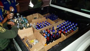 Las pesquisas para encontrar licor de contrabando se llevan a cabo en negocios de Cúcuta, Los Patios y Pamplona. Cortesía