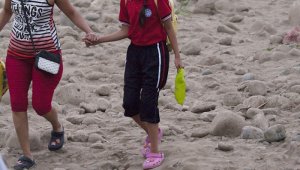 Por los casos en los que las familias llegan sin forma de sostenerse. Juan Pablo Cohen / La Opinión