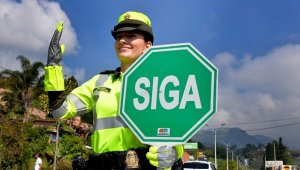 Acompañamiento de la Policía Nacional en las vías. Colprensa