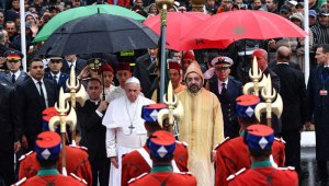 Francisco, recibido por rey Mohamed VI, lanzó un mensaje al país, que no permite la conversión de sus ciudadanos musulmanes, a que la libertad religiosa, "no se limite solo a la libertad de culto, sino que cada uno viva según la propia convicción religiosa". AFP