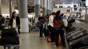 Proceso de embalaje y recepción de equipaje en el aeropuerto El Dorado de Bogotá. Colprensa